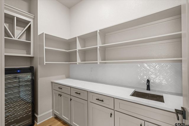 16618 Meadow Crest Dr., Lindale, TX 75771