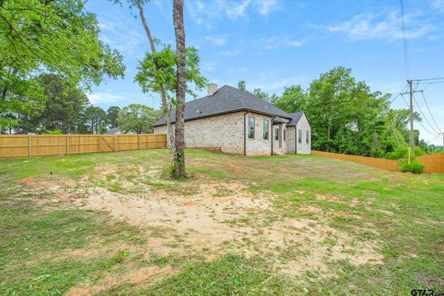 16618 Meadow Crest Dr., Lindale, TX 75771