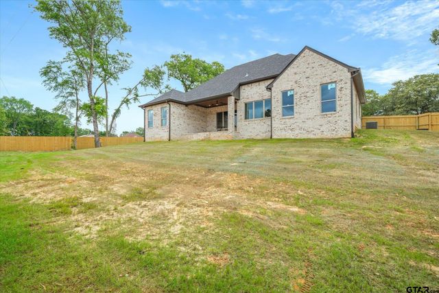 16618 Meadow Crest Dr., Lindale, TX 75771