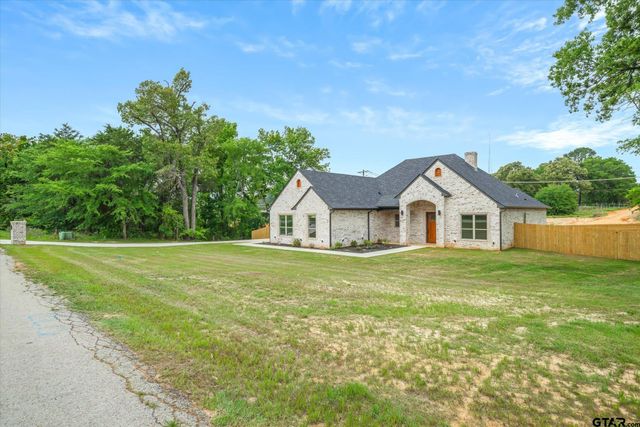 16618 Meadow Crest Dr., Lindale, TX 75771