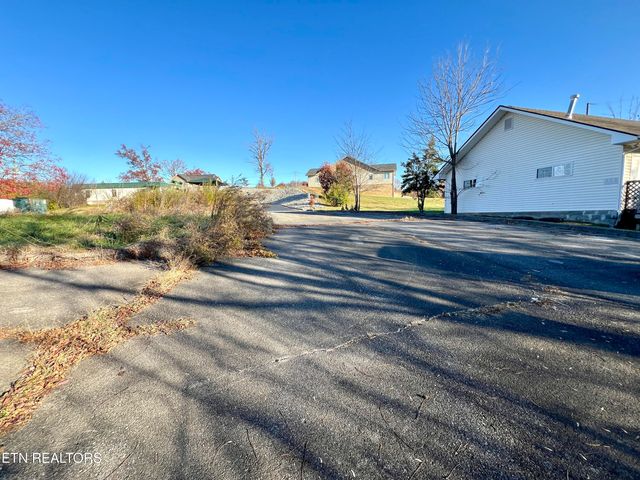 1117 Oak Cluster Drive, Sevierville, TN 37862