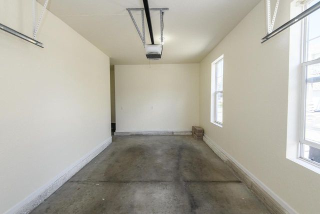 N16W26500 Meadowgrass CIRCLE #C, Pewaukee, WI 53072