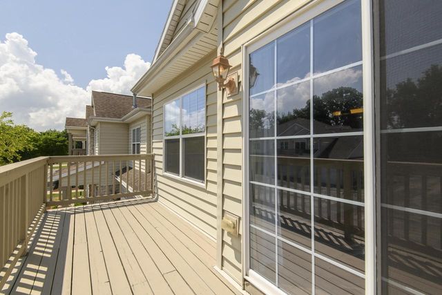 N16W26500 Meadowgrass CIRCLE #C, Pewaukee, WI 53072