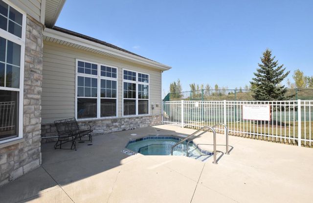 N16W26500 Meadowgrass CIRCLE #C, Pewaukee, WI 53072