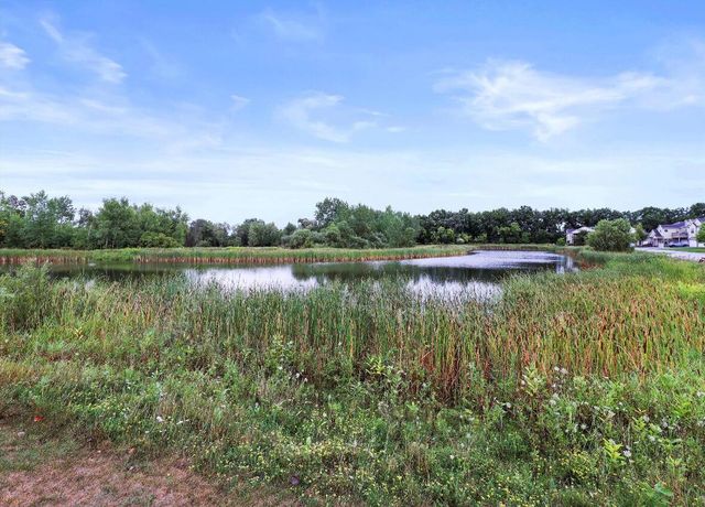 N16W26500 Meadowgrass CIRCLE #C, Pewaukee, WI 53072