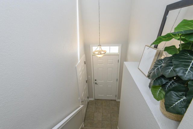 N16W26500 Meadowgrass CIRCLE #C, Pewaukee, WI 53072