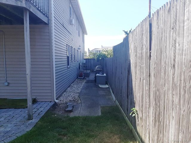 571 W Hudson Street, Long Beach, NY 11561