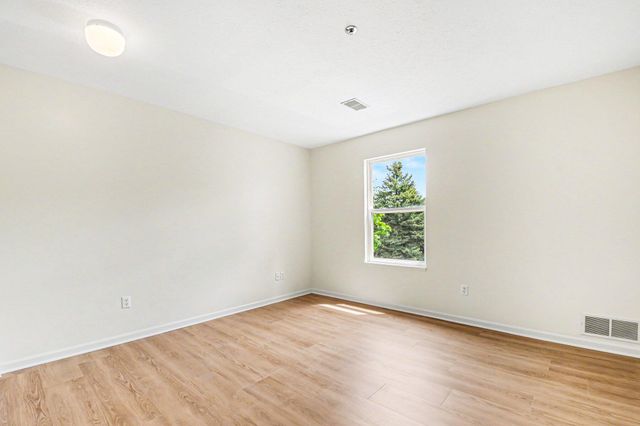 3101 Poplar Creek Drive Se 302, City Of Kentwood, MI 49512