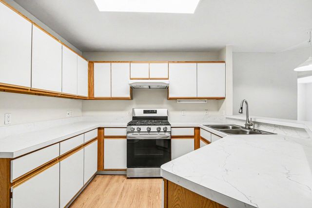 3101 Poplar Creek Drive Se 302, City Of Kentwood, MI 49512
