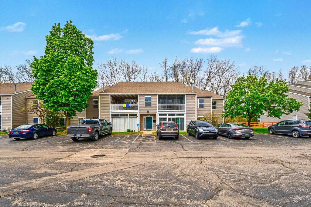 3101 Poplar Creek Drive Se 302, City Of Kentwood, MI 49512