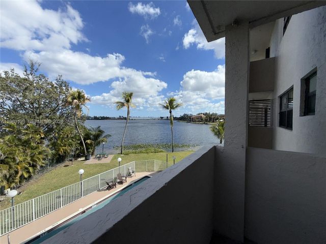 15969 NW 64th Ave 313, Miami Lakes, FL 33014