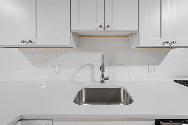 9 Debra Ln 1, Bellingham, MA 02019