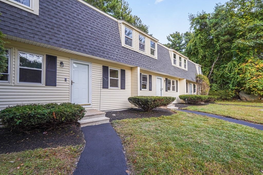 9 Debra Ln 1, Bellingham, MA 02019
