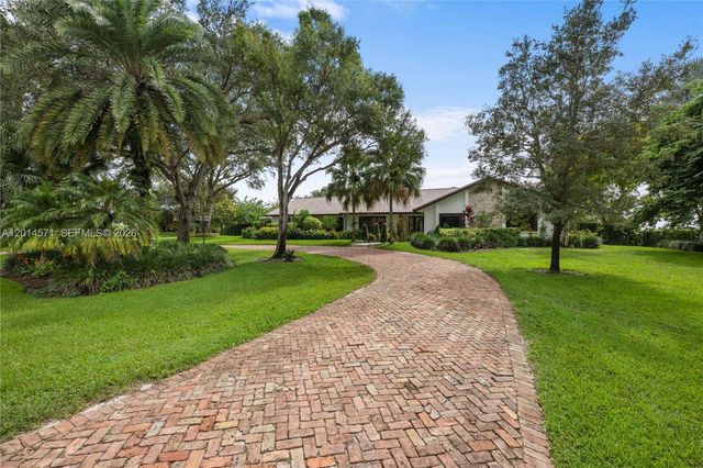 15110 N Saxon Cir, Southwest Ranches, FL 33331