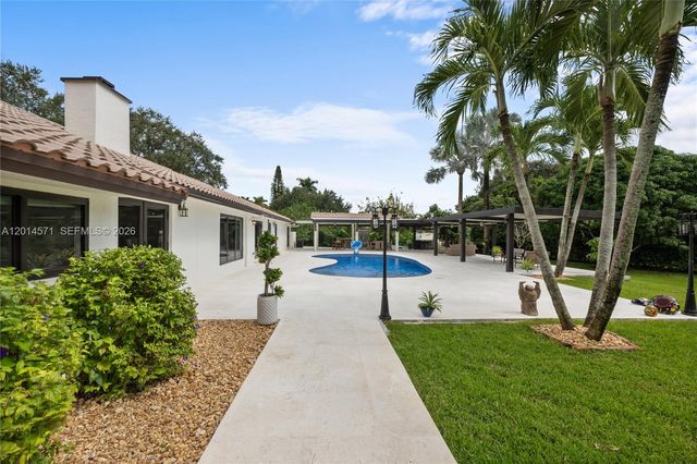 15110 N Saxon Cir, Southwest Ranches, FL 33331