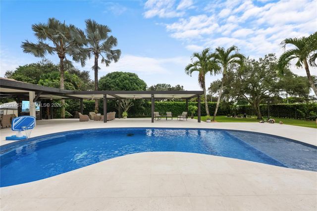15110 N Saxon Cir, Southwest Ranches, FL 33331