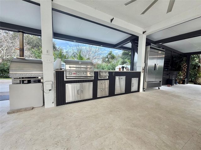 15110 N Saxon Cir, Southwest Ranches, FL 33331