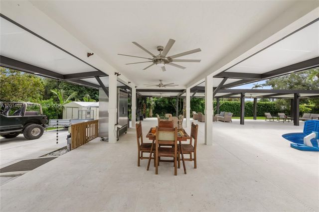 15110 N Saxon Cir, Southwest Ranches, FL 33331