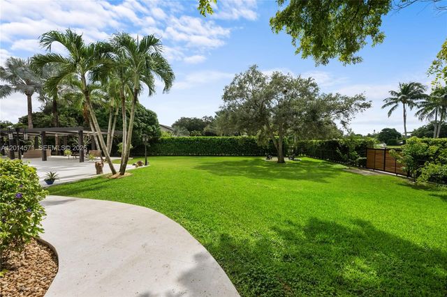 15110 N Saxon Cir, Southwest Ranches, FL 33331