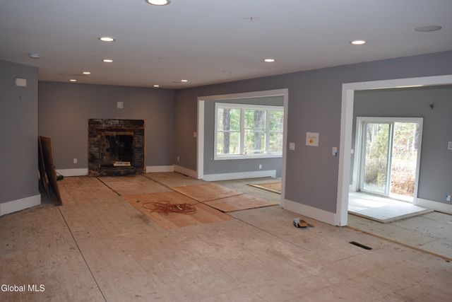 39 Ruggles Road, Saratoga Springs, NY 12866