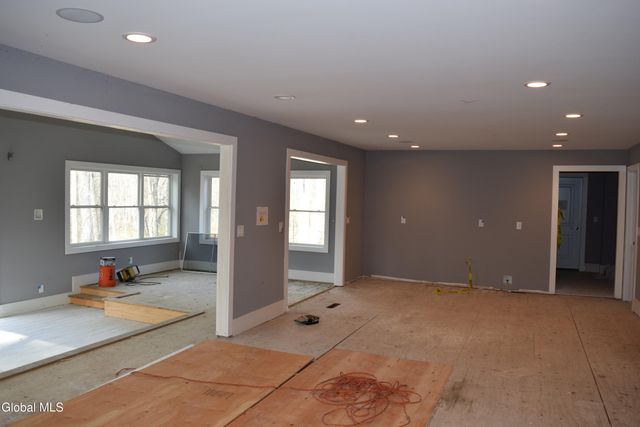 39 Ruggles Road, Saratoga Springs, NY 12866