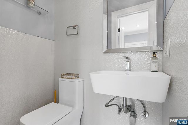 537 Spring Valley Road, Paramus, NJ 07652