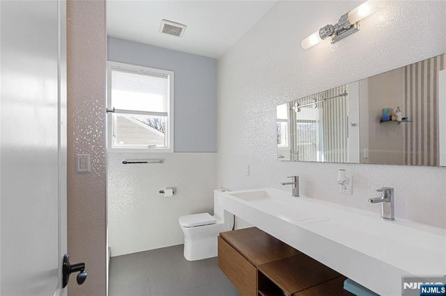 537 Spring Valley Road, Paramus, NJ 07652