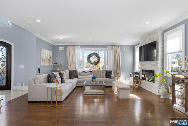 537 Spring Valley Road, Paramus, NJ 07652