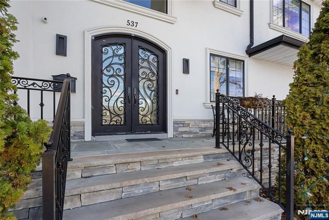 537 Spring Valley Road, Paramus, NJ 07652