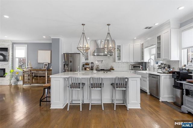 537 Spring Valley Road, Paramus, NJ 07652