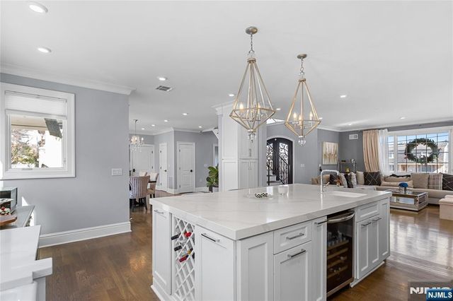 537 Spring Valley Road, Paramus, NJ 07652