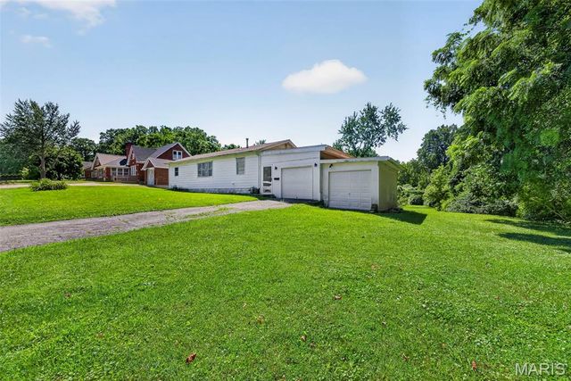 38 S 86th Street, Belleville, IL 62223