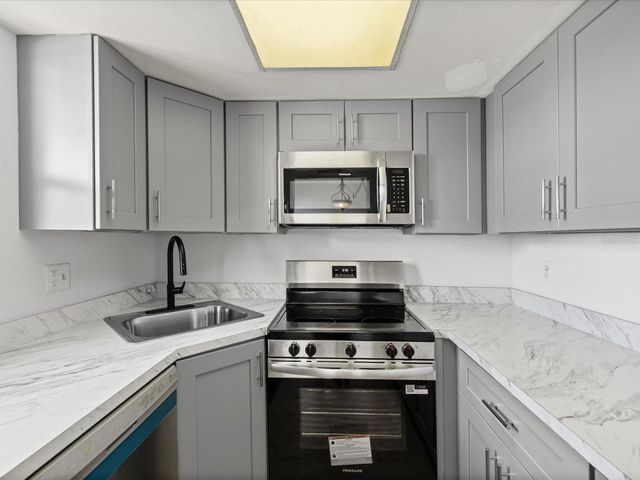 5135 GEMSTONE DRIVE 103, New Port Richey, FL 34652