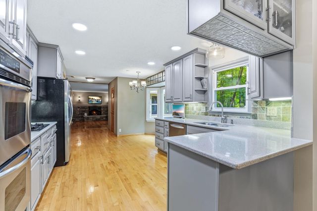 3924 Tonkawood Road, Minnetonka, MN 55345