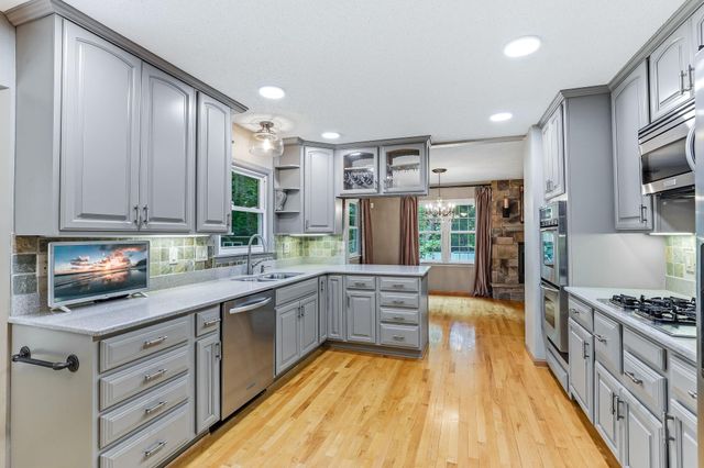 3924 Tonkawood Road, Minnetonka, MN 55345