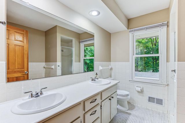 3924 Tonkawood Road, Minnetonka, MN 55345