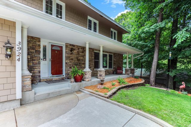 3924 Tonkawood Road, Minnetonka, MN 55345
