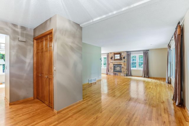 3924 Tonkawood Road, Minnetonka, MN 55345