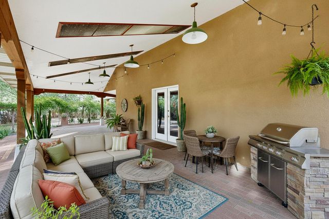 160 Andrews Lane, Corrales, NM 87048