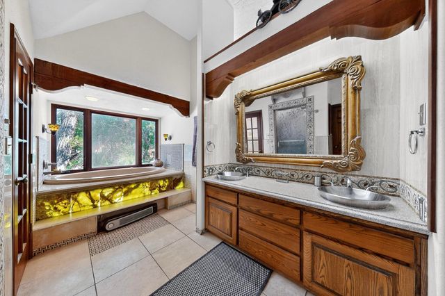 160 Andrews Lane, Corrales, NM 87048