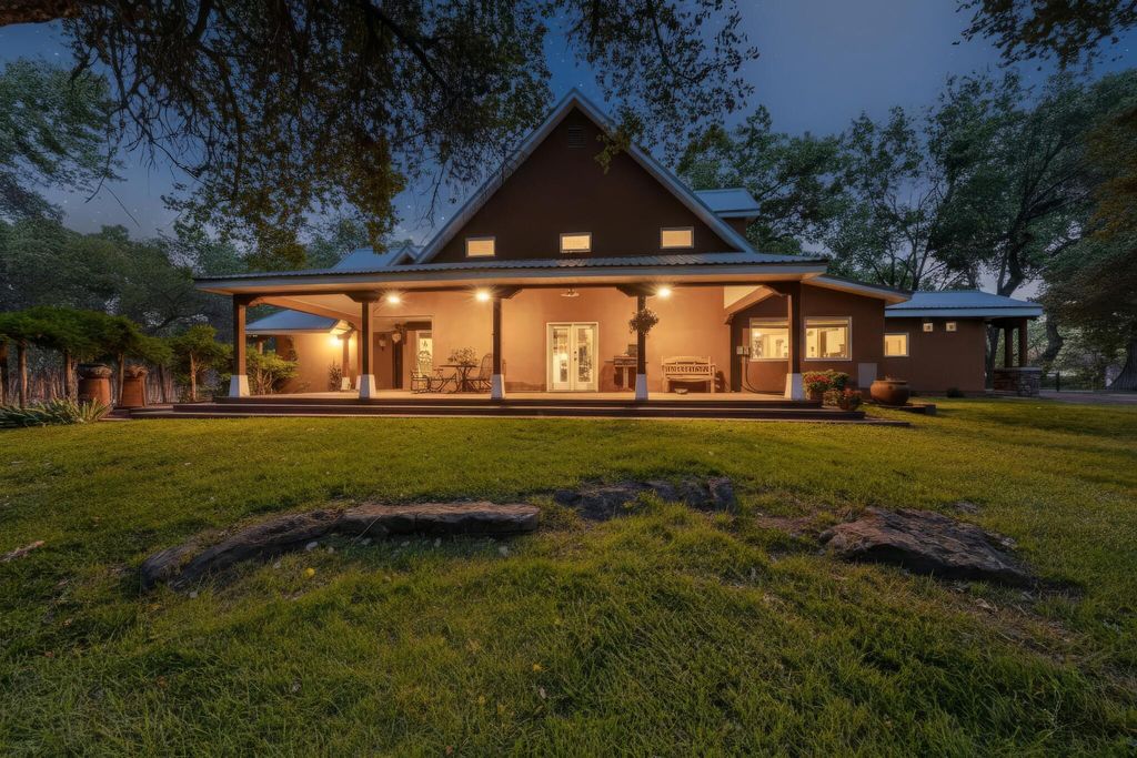 Image 3 of property listing at 160 Andrews Lane, Corrales, NM 87048