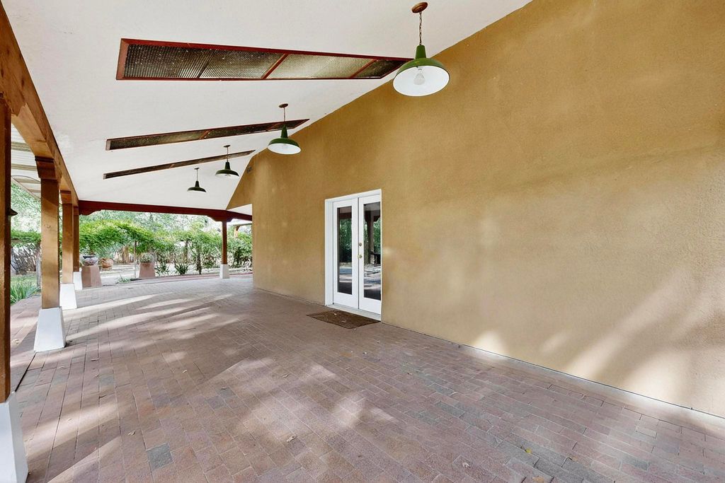 Image 36 of property listing at 160 Andrews Lane, Corrales, NM 87048