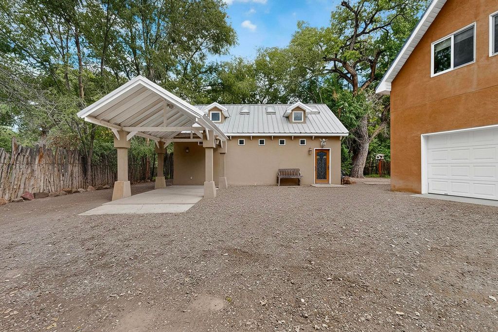 Image 39 of property listing at 160 Andrews Lane, Corrales, NM 87048