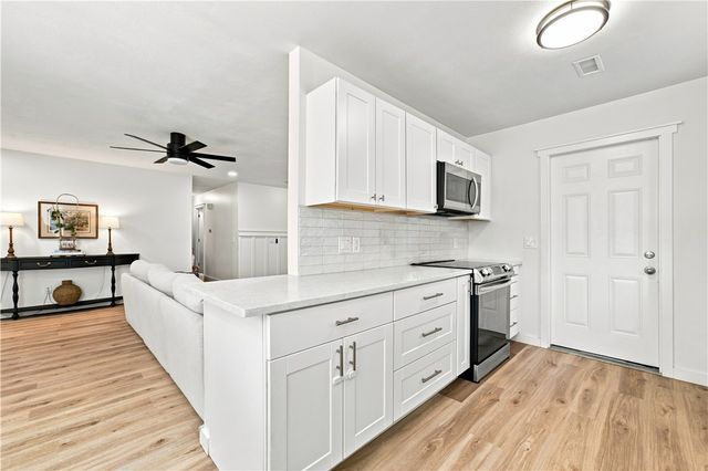 2222 W Perry Road, Rogers, AR 72758
