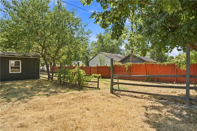 2222 W Perry Road, Rogers, AR 72758