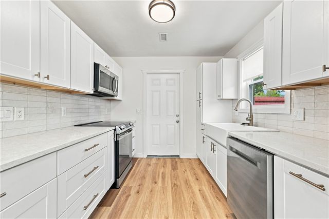 2222 W Perry Road, Rogers, AR 72758