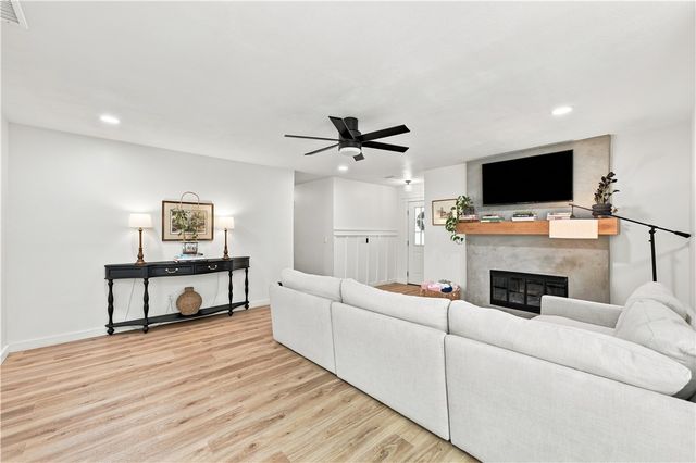 2222 W Perry Road, Rogers, AR 72758