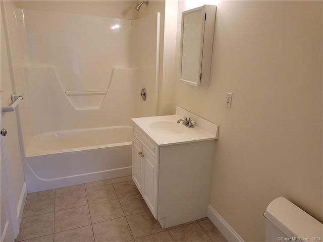 1 Daskams Lane 1B, Norwalk, CT 06851