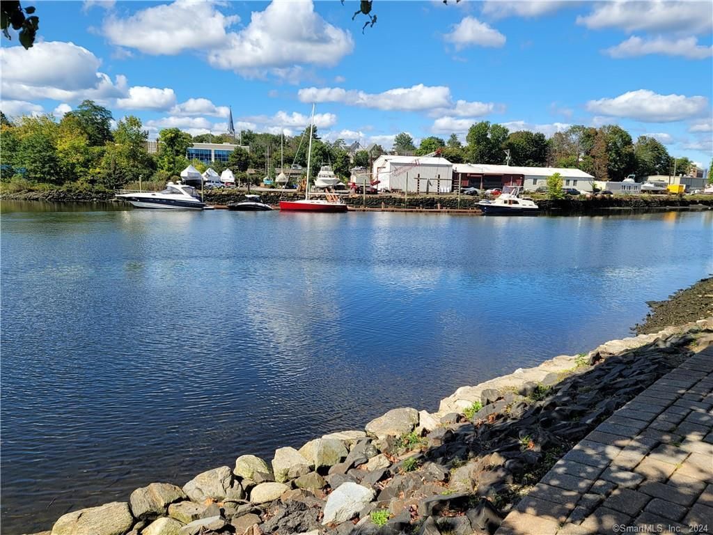 1 Daskams Lane 1B, Norwalk, CT 06851