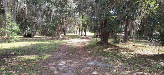 1900 E HOLLY OAKS LAKE Road E, Jacksonville, FL 32225